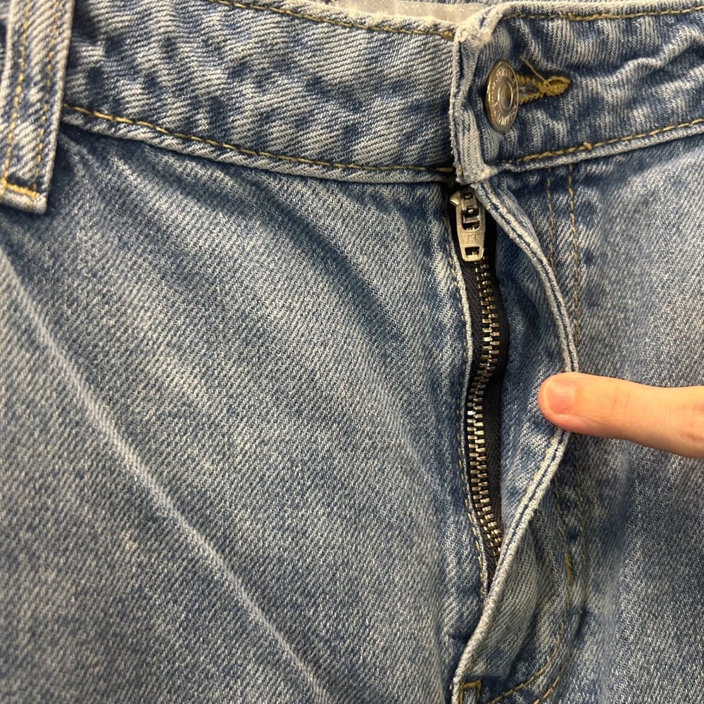 Forever 21 Premium‎ Light Wash Distressed Mom Jeans Size 31x28 - Picture 4 of 9